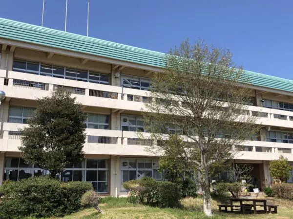 石出小学校