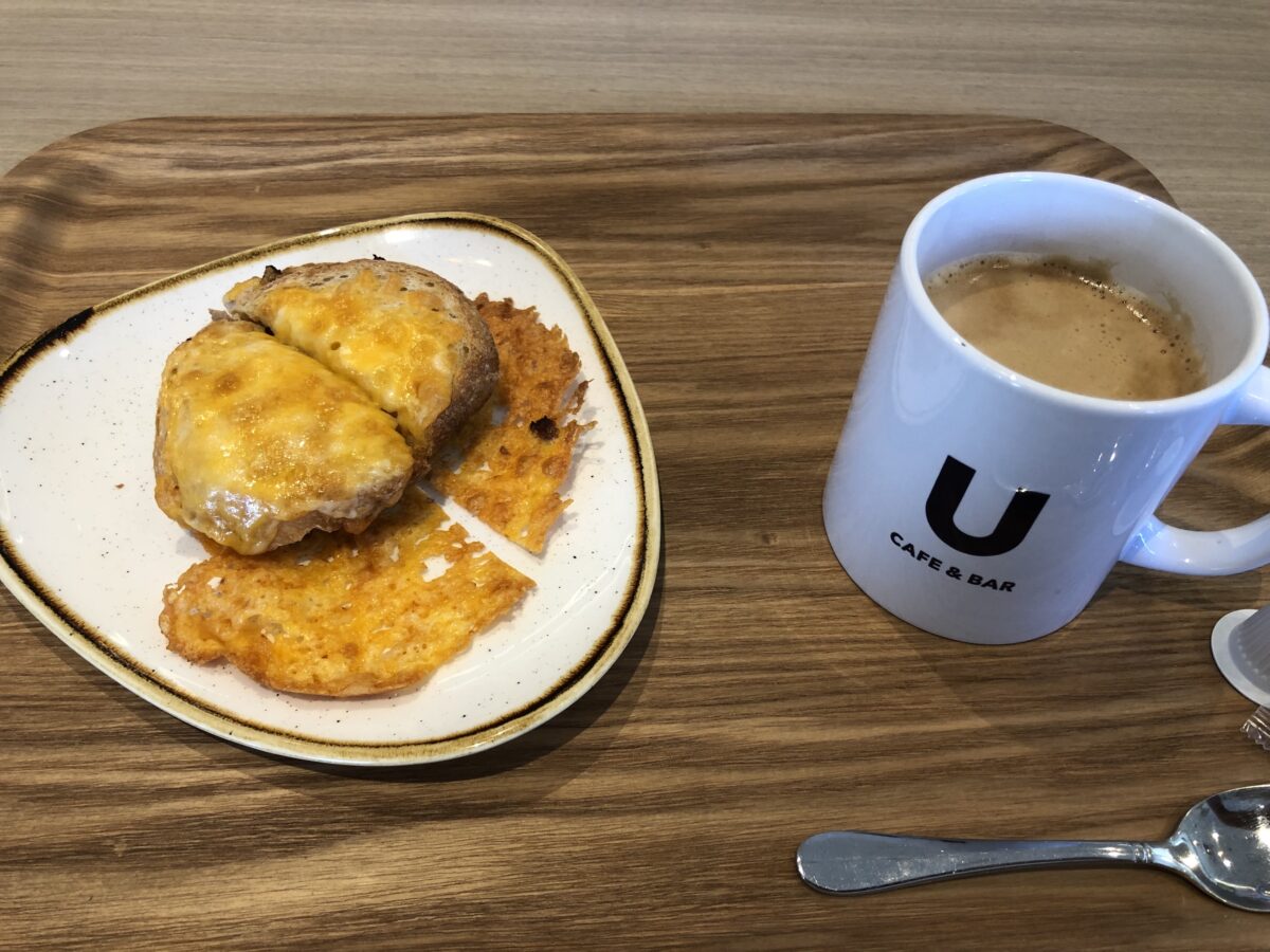 那覇のワーケーションでおすすめなカフェ|CAFE&BAR「U」(カフェバルユー)